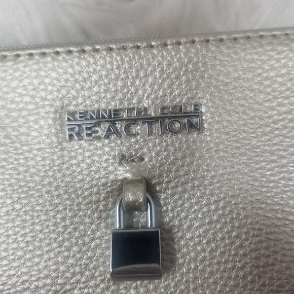 Kenneth Cole Reaction Faux Leather Crossbody Bag. - Picture 2 of 14